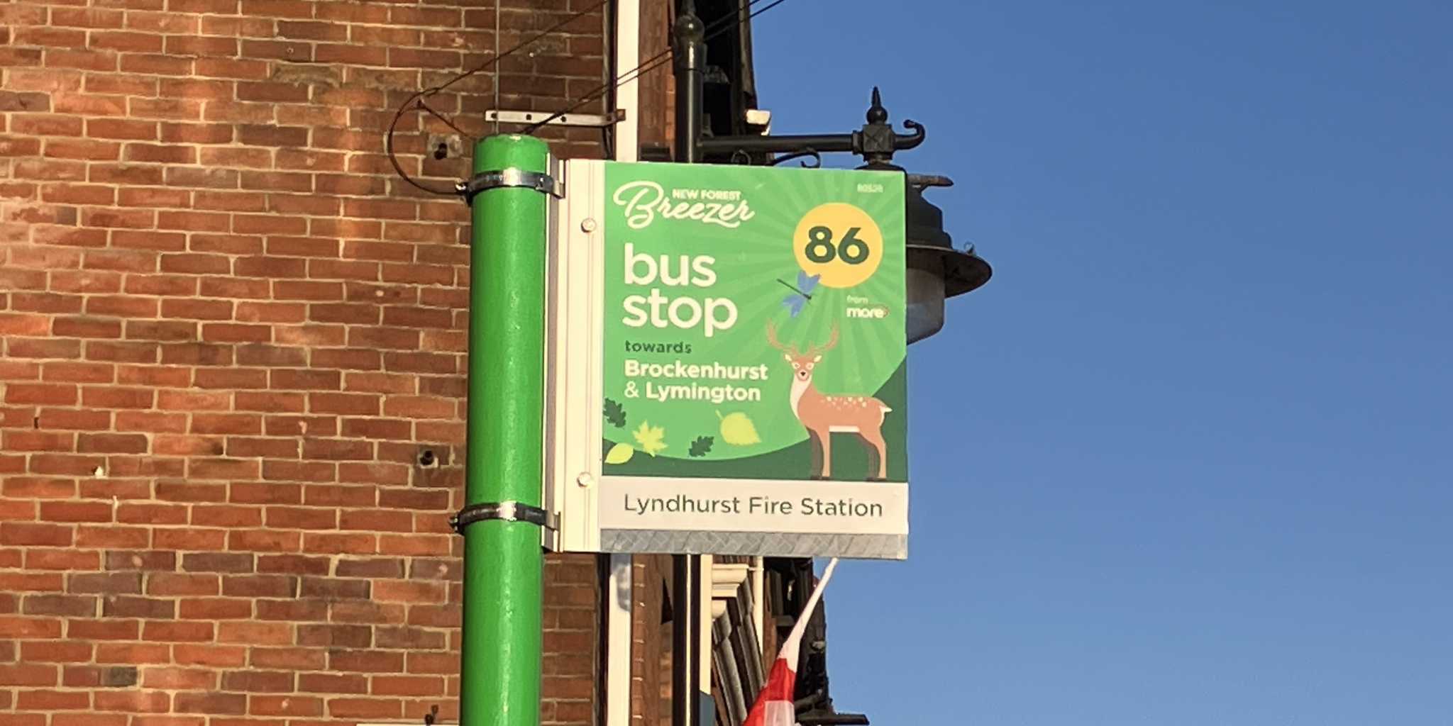 Green bus stop flag - New Forest Breezer 86