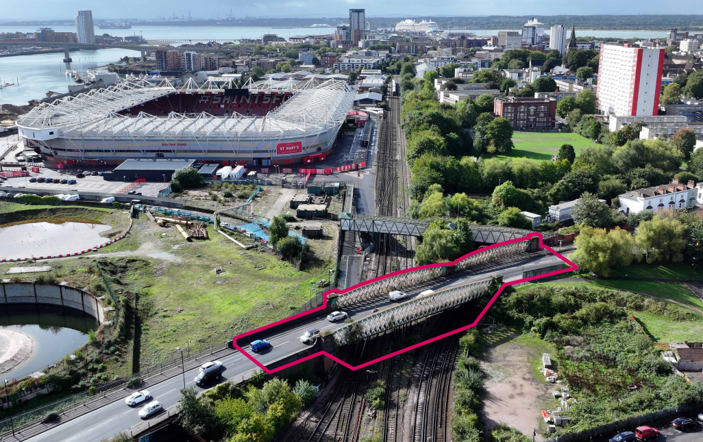 Aerial photo of the Northam Rail Bridge, outline in red